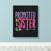 プロモートビッグシスター – Big Sister Reveal キャンバスプリント (インサイチュ (ウッドフロア))