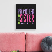 プロモートビッグシスター – Big Sister Reveal キャンバスプリント (インサイチュ (リビング))