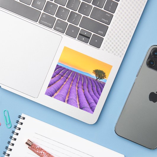 プロヴァンスの美しいラベンダー畑 シール (ノートパソコンとiPhone)