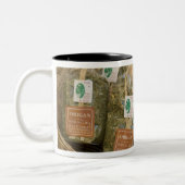 プロヴァンス、ムースティアーズ-サンテ-マリー、オレガノ。 ツートーンマグカップ (左)