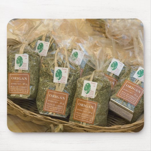 プロヴァンス、ムースティアーズ-サンテ-マリー、オレガノ。 マウスパッド (正面)