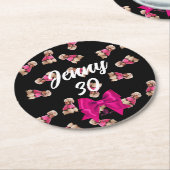 プードルのオードル（ピンクオンブラック）パーティー ラウンドペーパーコースター (アングル)