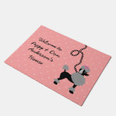 プードルのスカートのレトロのピンクの黒50sのモダンの歓迎 ドアマット (アングル)