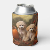 プードルの子犬の秋の喜びのかぼちゃ 缶クーラー (缶正面)