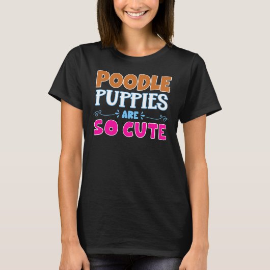 プードルの子犬はとても可愛い Tシャツ (正面)