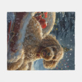 プードルの犬のクリスマス  フリースブランケット (正面(横))