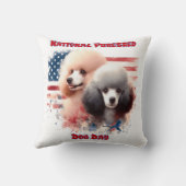 プードル付き全国ピュレーブルドッグデイお祝い クッション (裏面)