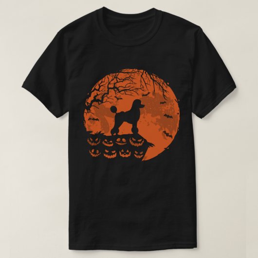プードル犬とムーンハロウィーン犬の恋人のギフト Tシャツ (デザイン正面)
