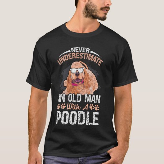 プードル犬を飼った老人を決して過小評価しない Tシャツ (正面)