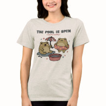プールがオープンしました(技術的には)面白い夏のTシャツ