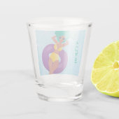 プールでくつろいでいる黒人女性 ショットグラス (裏面)