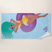 プールでくつろいでいる黒人女性 ビーチタオル (正面)