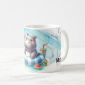 プールにいるカバの名前入り コーヒーマグカップ (正面右)