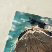 プールに入ったかわいいアニメの少女 ビーチタオル (インサイチュ)