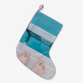 プールのはしごに立つ人 スモールクリスマスストッキング (正面 (吊り時))