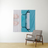 プールのはしごに立つ人 タペストリー (インサイチュ(横))