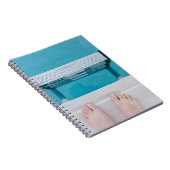 プールのはしごに立つ人 ノートブック (右側)