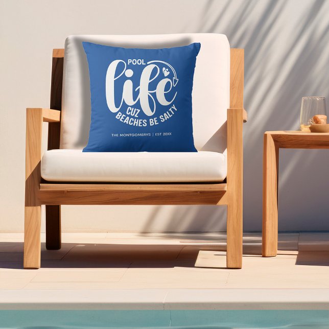 プールの寿命が向上 アウトドアクッション (Personalized outdoor pillow with "Pool life cuz beaches be salty")