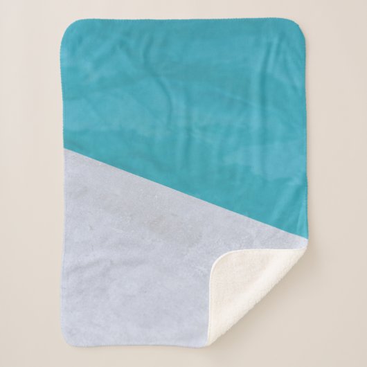 プールの横の空の灰色の床 シェルパブランケット (正面)