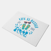 プールの素敵な夏のデザインで人生は良い ドアマット (アングル)