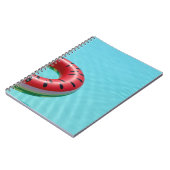 プールの赤と緑のライフブイ ノートブック (左側)