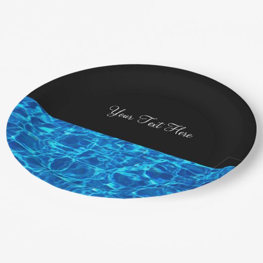 プールを囲んでのパーティのプールのデザイン ペーパープレート (アングル)