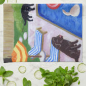 プールを囲んでのパーティのラブラドールの絵を描くこと キッチンタオル (折り畳み)