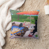 プールを囲んでのパーティのラブラドール2の絵画 クッション (ブランケット)