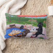 プールを囲んでのパーティのラブラドール2の絵画 ランバークッション (ブランケット)