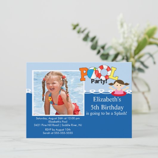 プールを囲んでのパーティの写真の女の子の誕生日の招待状 招待状 (スタンド正面)