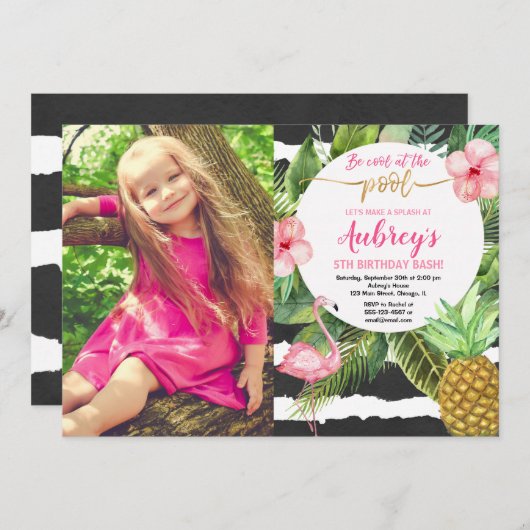プールを囲んでのパーティの女の子の誕生日、フラミンゴの熱帯写真 招待状 (正面/裏面)