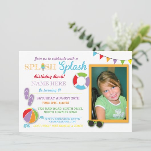 プールを囲んでのパーティの水泳の誕生日のしぶきの写真の招待 招待状 (スタンド正面)