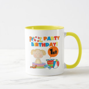 プールを囲んでのパーティの第1誕生日のTシャツおよびギフト マグカップ