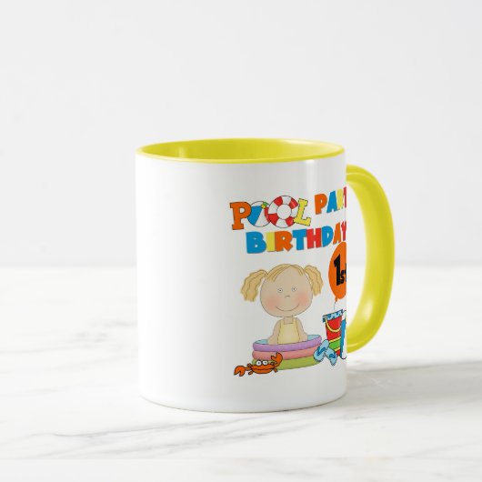 プールを囲んでのパーティの第1誕生日のTシャツおよびギフト マグカップ (正面右)