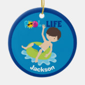 プールカッコいいボーイパーソナライズされたキッズスイムチーム セラミックオーナメント (正面)