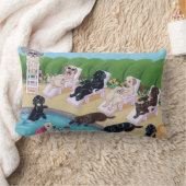 プールサイドのパーティーのラブラドールの絵を描くこと ランバークッション (ブランケット)