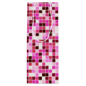 プールタイル、ピンクのモザイクタイル、幾何学的パターン ワインギフトバッグ (裏面)