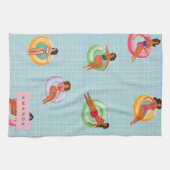 プールパーソナライズされたフロッリラックストに登場する夏の女性 キッチンタオル (横)