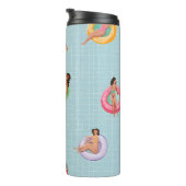 プールパーソナライズされたフロッリラックストに登場する夏の女性 タンブラー (回転右)