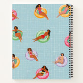 プールパーソナライズされたフロッリラックストに登場する夏の女性 ノートブック (裏面)