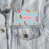 プールパーソナライズされたフロッリラックストに登場する夏の女性 缶バッジ (インサイチュ)