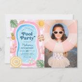 プールパーティーの夏のテーマの女の子の誕生日写真 招待状 (正面)