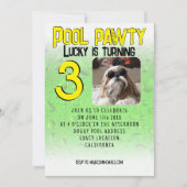 プールパーティーの子犬のカスタム写真の誕生日パーティー 招待状 (正面)