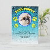 プールパーティーの子犬のカスタム写真の誕生日パーティー 招待状 (スタンド正面)