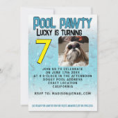 プールパーティーの子犬のカスタム写真の誕生日パーティー 招待状 (正面)