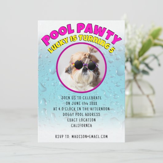 プールパーティーの子犬カスタム写真誕生日パーティー 招待状 (スタンド正面)
