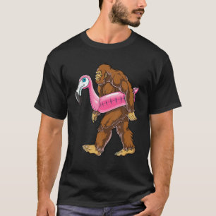 プールパーティービッグフットフラミンゴサスカッチピンクフロート Tシャツ