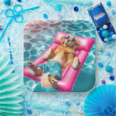 プールマットレスに浮いているゴールデンレトリバー ペーパープレート (パーティー)