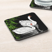 プール上の2つの白鳥 – 黒い背景の白 コースター (左側)