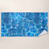 プール反射の青い水面の波 ビーチタオル (正面)
